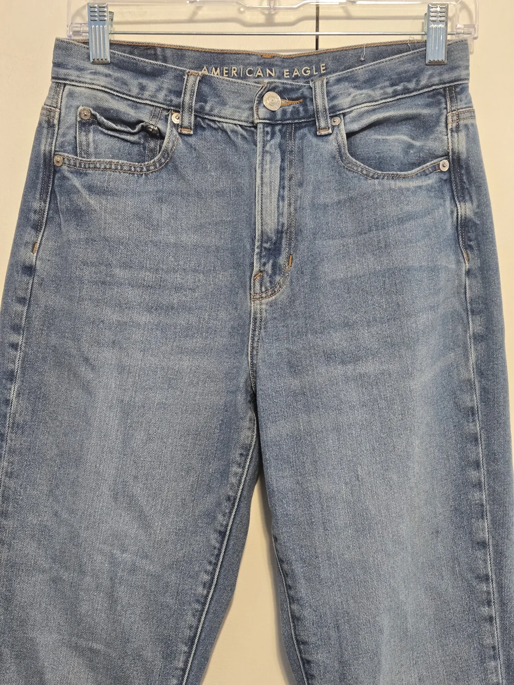 American Eagle Mom Jeans Size 6 Light Wash High Rise Raw Hem